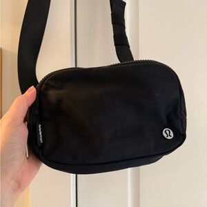lululemon athletica everywhere 1L Black Belt Bag